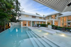 Anjea - Luxury 5 Bedroom Home by the Beach